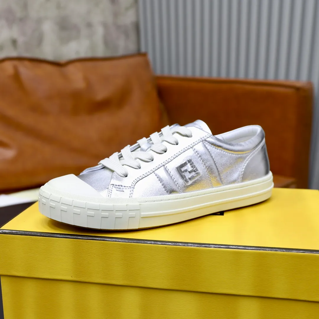 Factory price: 580💰Original order (couple model) Brand: FENDI Fendi🙅‍♂️🙅‍♂️🙅‍♂️ Size: Female 35–40, Male 39-44 (45 can be customized) Grade: Official website genuine Material: Imported original cowhide upper Original comfortable lining TPU wear-resistant lightweight outsole Style category: Loafers New trendy shoes color: actual picture color